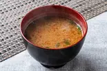 味噌汁（にんにくハラミ爆発丼 龍神 平安通店）