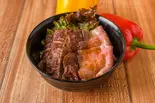 ハラミ・ロービー欲張り合い盛り丼(ハラミとローストビーフとご飯 長居店)
