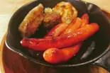 窯焼きソーセージ盛り（若林アキッチョバジコ）