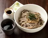納豆ざるそば(太麺)大盛（手打ちそば さくら サッポロファクトリー店）
