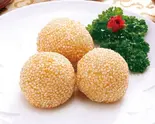 ゴマ団子(三つ)（川味坊）