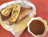 NEW！！チキンチーズサンブセ 激辛ソース付き Sambuse[Samosa] (chicken kebab ＆ cheese) Halal（キッチン ローズ）