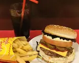 自家製ひき肉のBIGポテトチーズバーガーセット Big potato cheeseburger set Halal（キッチン ローズ）