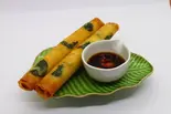 海老とバジルの揚げ春巻き(2本) Shrimp and Basil Fried Spring Rolls (2 Pieces)（エスニック専門店 Asian Cafe ＆ Diner Vivid Ajia）