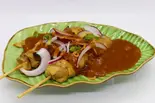 鶏の串焼き～チキンサテー～(2本) Grilled Chicken Skewers (Chicken Satay) (2 Skewers)（エスニック専門店 Asian Cafe ＆ Diner Vivid Ajia）