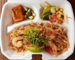 海老入りパッタイ～タイ風焼きそば～(ランチBOX)（エスニック専門店 Asian Cafe ＆ Diner Vivid Ajia）