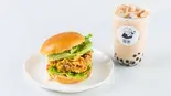 タピオカミルクティー(M)白身魚ハンバーガー（溢茶YICHA）
