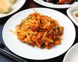 黒豚キムチ炒め Stir-Fried Black Pork and Kimchi（慶太郎餃子酒場 高田馬場店）