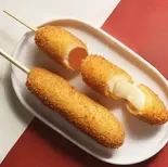 韓国式チーズホットドッグハーフ Korean-style cheese Half ＆ sausage Half hot dog 【반반핫도그】（ありらんホットドッグ鶴橋店）
