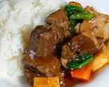 牛バラ煮込みかけご飯（楊福記 中華厨房）