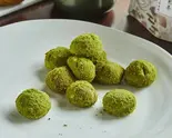 狭山茶ブールドネージュ(煎茶) Sayama Green Tea Boule de Neige（パティスリー ラ・リベルテ Patisserie La Liberte）