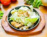 鳥キャベツにんにく炒め Chicken and Cabbage with Garlic Stir-Fry（大衆酒場あーる＆あーる）