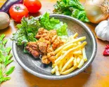 フライドポテト＆唐揚げ French Fries ＆ Fried Chicken（大衆酒場あーる＆あーる）