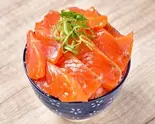 豪快！サーモン丼 salmon rice bouwl（本気のねぎとろ市場 鬼塚 鶴見店）