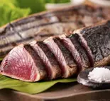 絶品！藁焼きカツオ50g Straw-grilled bonito（本気のねぎとろ市場 鬼塚 鶴見店）