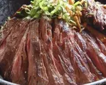 ダブルステーキ丼（ステーキ丼専門黒べぇさん(本通り店)）