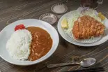 〔当店人気No.1〕上ロースかつカレー(ロース 約200g)（とんかつ檍のカレー屋 いっぺこっぺ 北千住店）