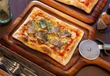 旨味爆発 自家製ベーコンのピザ（ITALIAN BAL NIINA）
