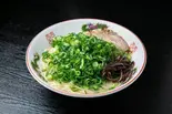 ネギ盛五割ラーメン（ぎょらん亭 大名店）