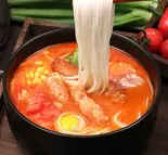 番茄肥羊米線 ラム肉入りライスヌードル、トマトスープ（姉妹骨湯麻辣燙）