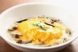 キノコたっぷりホワイトソースオムライス(ふわふわ夢見るオムライス)