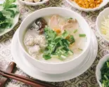 【タイのおかゆ】豚肉入りおかゆ ข้าวต้มหมู(スマイルタイランド千歳烏山店)