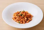 カラフル野菜と大豆ミートのトマトソースパスタ（biotable.）