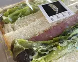 厚切りソーセージサンド(自家製食パン)（BAKE）