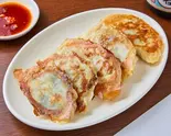 ニラと韮の包み焼き (4個)Grilled Wrapped Chives(ニイハオ 大井町店)