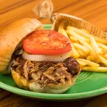 カルアポーク(ハワイアンプルドポーク)バーガー Kalua Pork (Hawaiian Pulled Pork) Burger（hale'aina HOA Shibuya）