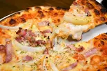 玉ねぎとベーコンのピザ（サッチモ）