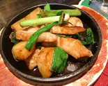 豚トロ肉と旬野菜炒め物（Dining＆Bar PRIMAVERA）