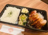 鶏モモ肉のチキンステーキ弁当（肉×日本酒バル ワラカド 津田沼店）