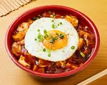 韓国風キムチ豆腐丼 Korean-Style Kimchi ＆ Tofu Rice Bowl（韓ビビンバ石焼家）