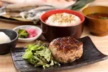 【お子様に人気☆】炭火焼きハンバーグ定食（魚の旨い店 飯田橋店）