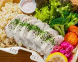 低温調理鶏むね肉と玄米のお弁当【LCB】（【もっちり玄米と低脂質チキン】とりげん食堂 東山町1丁目店）