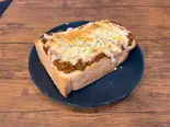 ピザ風ボロネーゼトースト（Cj cafe）