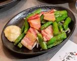 ホエー豚ベーコンのアスパラベーコン (Whey-Fed Pork) Bacon and Asparagus（お好み焼き＆鉄板焼き 花門亭 東門街店別館）