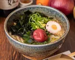 当店女性人気No.1 梅若うどん Udon Noodles with Plum ＆ Wakame Seaweed（花さき じんの庵 Hanasaki Jinnoan）