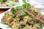 炒め⽜⾁のサラダ GOI BO XAO（ベトナム料理スア吉祥寺店）
