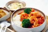 えびとトマトと卵の中華炒め丼 虾仁番茄鸡蛋盖饭（The Family 麻辣大学 ららテラス HARUMI FLAG店）