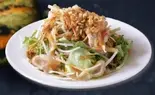 豚耳とパパイヤのミニサラダ gỏi đu đủ tai heo（ベトナム料理 アオザイレストラン）