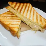 ツナマヨチーズホットサンド（Cafe and BAR スープ et）