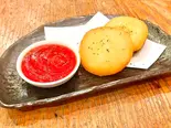 カマンベールチーズ揚げ/2個入り(餃子工房ちびすけ 十三店)