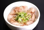 炙り豚丼（【らぁ麺はやし田監修】らぁ麺ゆかり）