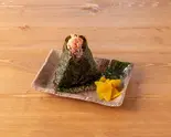 〔当店人気No.1〕おにぎり(しゃけ)（龍宮や）