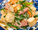 とうふチャンプルー Tofu Champuru (Stir-Fried Tofu)（サンサンマル 琉炭）
