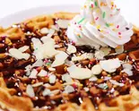 チョコレートソース＆ホイップクリームワッフル（Kameya）