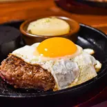 鉄板仕立て!目玉焼きハンバーグ(150g)(ミートイートアップ吉祥寺店)
