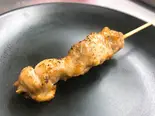 鳥もも串(塩)Bird thigh skewer(salt)（お持ち帰りの焼鳥屋 上長尾店）